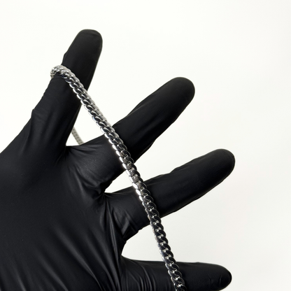 Round Stainless Steal Necklace With Free Delivery